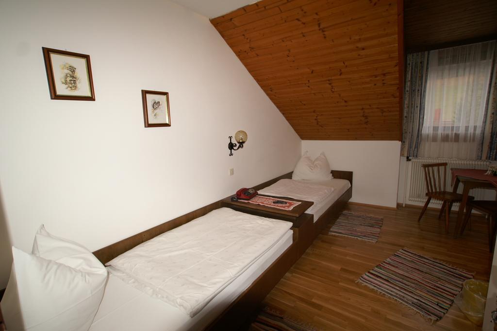 Zweibettzimmer